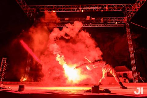Akrobatisch-dynamische-Feuershow-7